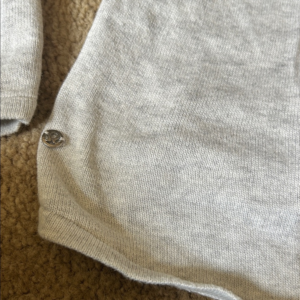 LULULEMON Still Movement V-Neck Sweater Light Gray Womens Size 6 - Picture 9 of 9